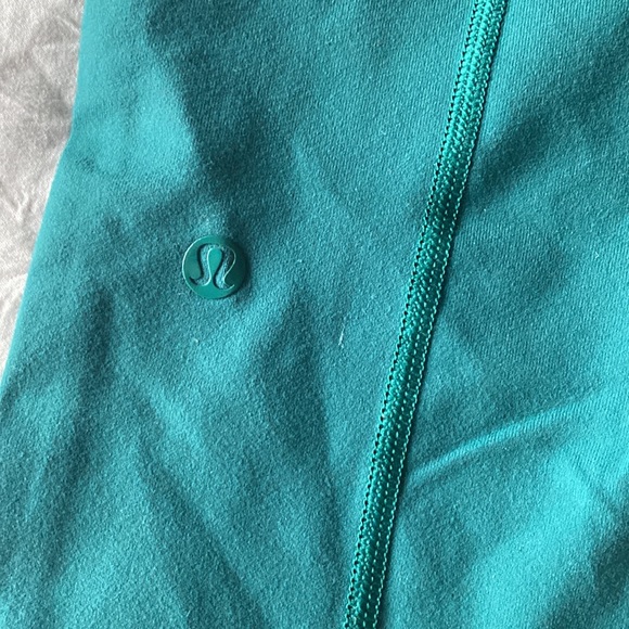 Lululemon Exquisite Crop - Picture 3 of 4